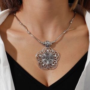 Gorgeous Silver Flower Pendant Hollow Necklace